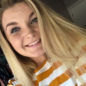 Meet your Posher, Caitlin